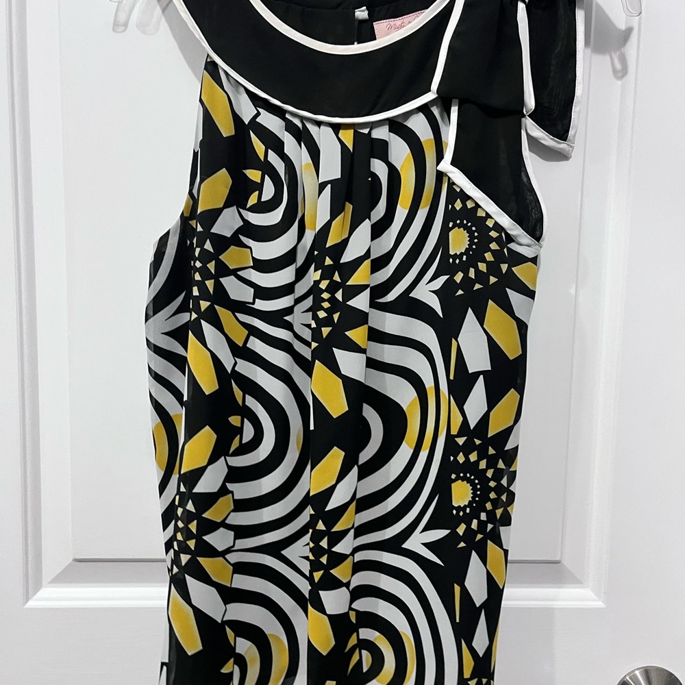 Stylish Black and Yellow sleeveless blouse